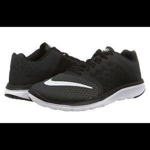 Nike Women’s Fitsole Lite Run 3 Shoes